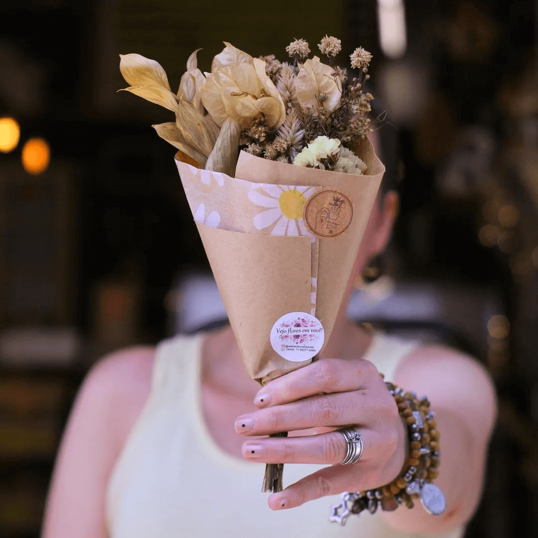 Aqui você encontra vários modelinhos de buquês de flores desidratadas, que é a medida entre delicadeza e elegância.